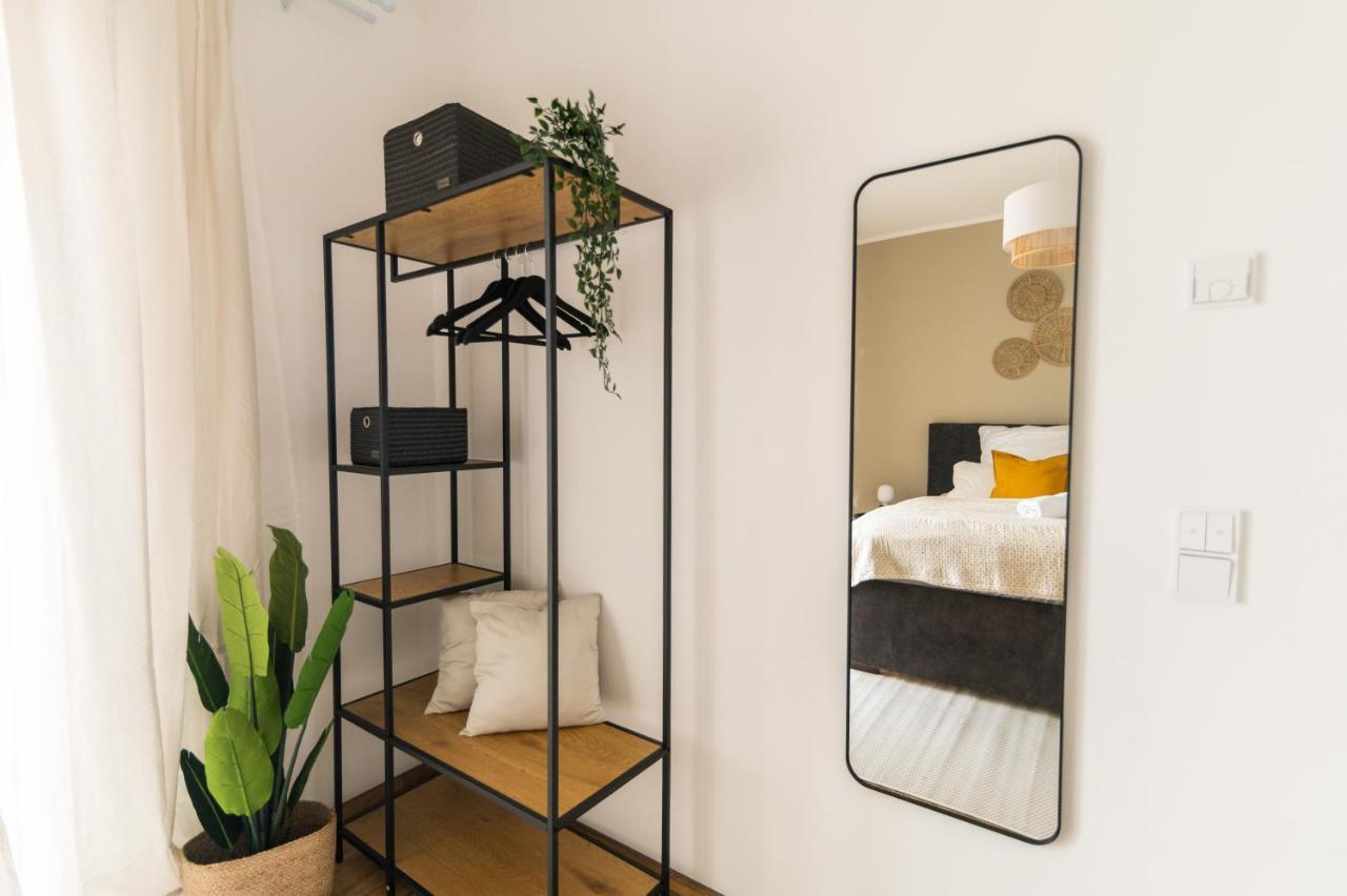 Dwellstay - Modernes Apartment I 55Qm I 2 Zimmer I Kueche I Bad I Terrasse I Tv I Wlan 巴特赫尔斯费尔德 外观 照片